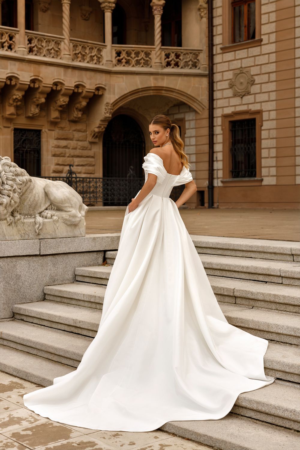 Poročna obleka Jolie